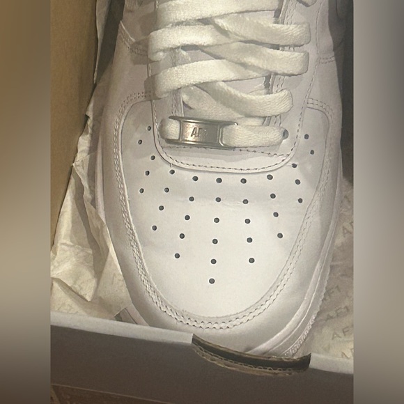 Nike Air Force 1 Low '07 Triple White CW2288-111 Men's Size 9 - Picture 3 of 13